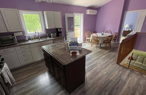Dieppe Casa | Bright w/ Huge Backyard + 5min to Parks!