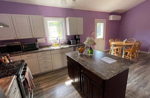 Dieppe Casa | Bright w/ Huge Backyard + 5min to Parks!