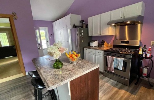 Dieppe Casa | Bright w/ Huge Backyard + 5min to Parks!