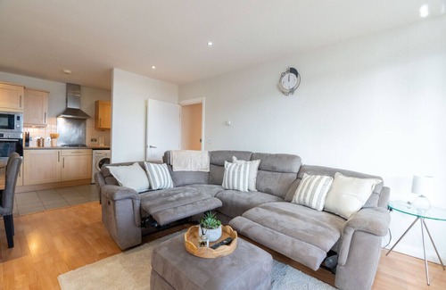 Watford Apartamento | Bright Watford Home | Balcony + Parking Included