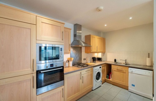 Watford Apartamento | Bright Watford Home | Balcony + Parking Included