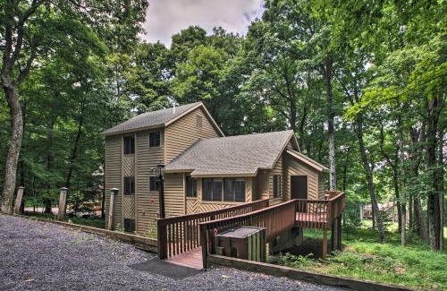 Chestnut Springs Casa | Bright Wintergreen Resort Home Deck and Grill!