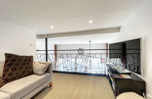 Saugues Cama Y Desayuno | Habitación Amarilla Luminosa con Baño Privado en Saugues