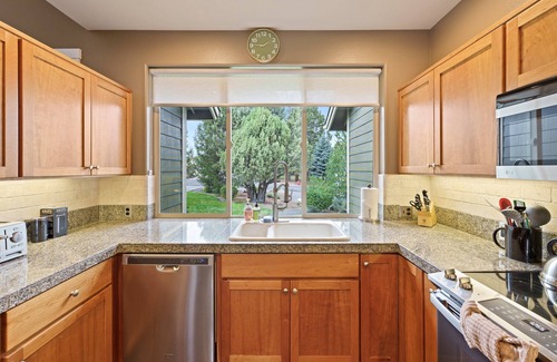 Redmond Casa | Brighter Days - Hot Tub! Fantastic Escape! Resort Amenities!
