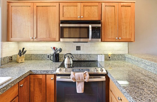 Redmond Casa | Brighter Days - Hot Tub! Fantastic Escape! Resort Amenities!