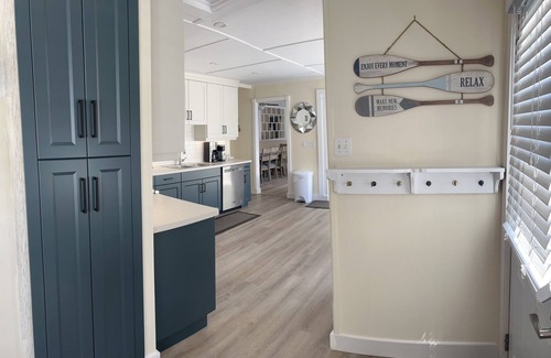 Brights Grove Cabaña | Brights Grove Lake View Cottage