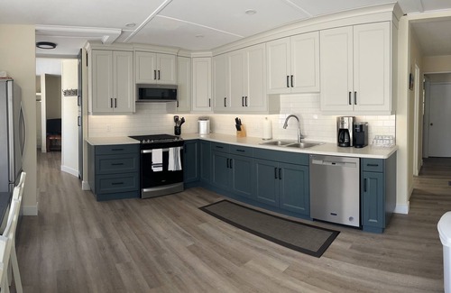 Brights Grove Cabaña | Brights Grove Lake View Cottage