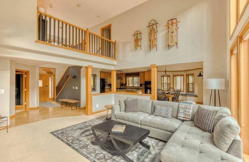 Welches Casa | Brightside Retreat - Resort Pool, Games, Pets