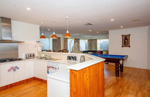 Craigieburn Casa | Brightside -wifi/Nflix /Theatre room/Near Airport