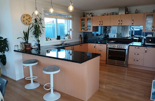 Brightwater Casa | Brightwater Beauty - Spa, BBQ, Trampoline & Pet Friendly!