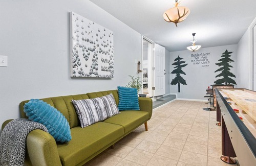 Brightwood Casa | Brightwood Beauty, Pet Friendly, Hot Tub, Indoor Shuffleboard, Fire-Pit, 15 Miles to Government Camp