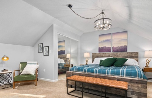 Brightwood Casa | Brightwood Beauty, Pet Friendly, Hot Tub, Indoor Shuffleboard, Fire-Pit, 15 Miles to Government Camp