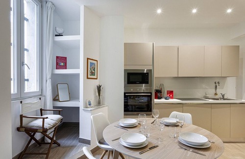 Pre Apartamento | Brignole de Ferrari Refined Home by Wonderful Italy