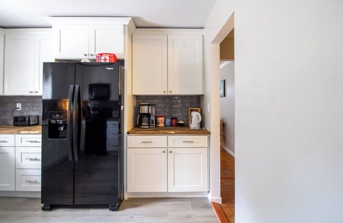 Knoxville Casa | Brilliance of Bradshaw! 10 min from Downtown Knoxville!