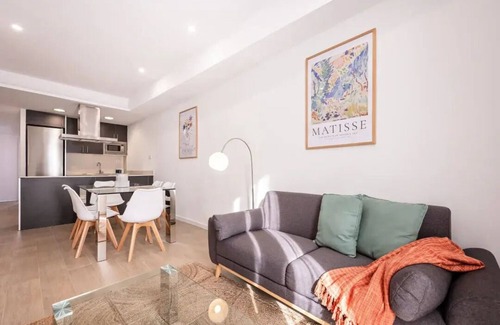 La Ribera Apartamento | Brilliant 6-bedroom GroupFlat apartments 4 bath with AC close Palau Musica 12ppl