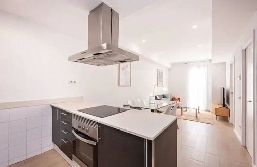 La Ribera Apartamento | Brilliant 6-bedroom GroupFlat apartments 4 bath with AC close Palau Musica 12ppl