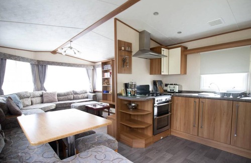 Skegness Casa | Brilliant 6 berth caravan at Southview Holiday Park near Skegness ref 33125S