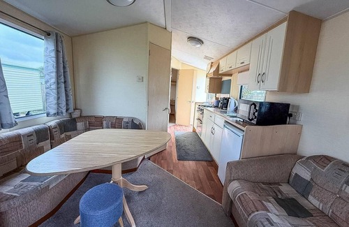 Scratby Casa | Brilliant 6 berth caravan nearby Scratby beach, Norfolk ref 43081B