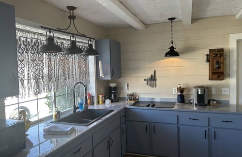 Sunrise Manor Condominio | Brilliant Beverly Casita King Pools/gym($3)3miles