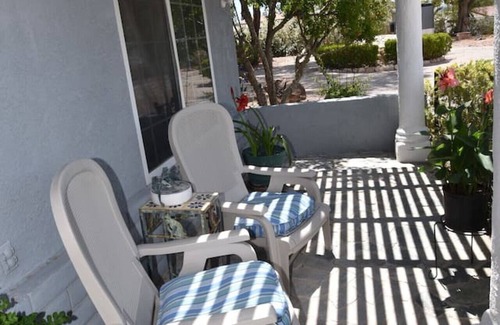 Sunrise Manor Condominio | Brilliant Beverly Casita King Pools/gym($3)3miles