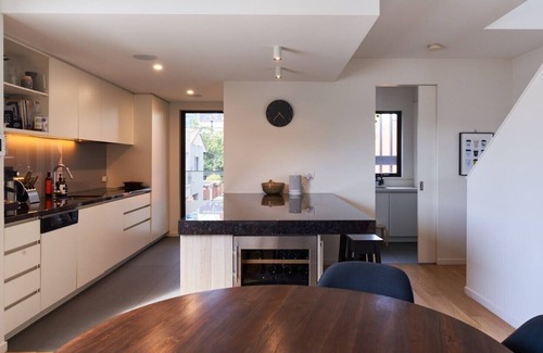 South Melbourne Apartamento | Brilliant Townhouse in Sensational Sth Melb. Law