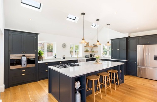 Uckington Casa | Brilliantly Modern, Spacious 4 Bed Family Home | Pass the Keys