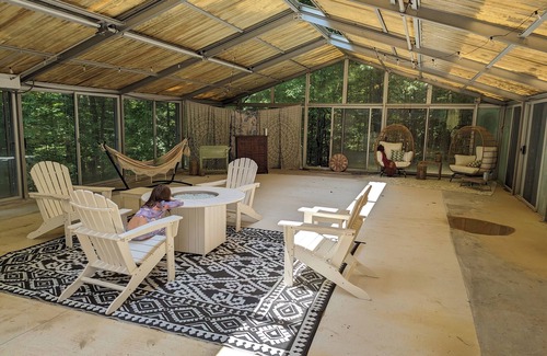 Helenwood Casa | Brimstone Beauty! House on seven acres in beautiful Helenwood