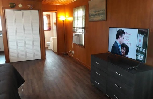 Crescent Beach Casa | (BRING PETS 1 BLOCK FROM the BEACH!)
