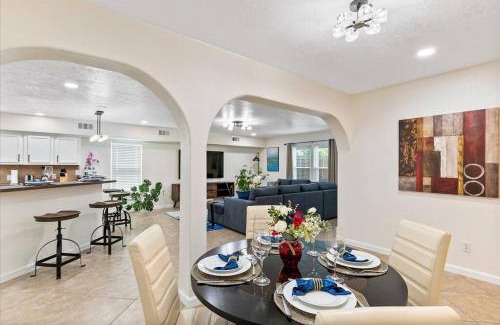 MacGregor Casa | Bring the Crew! 4BR Luxe Pad, Backyard Magic & City at Your Door