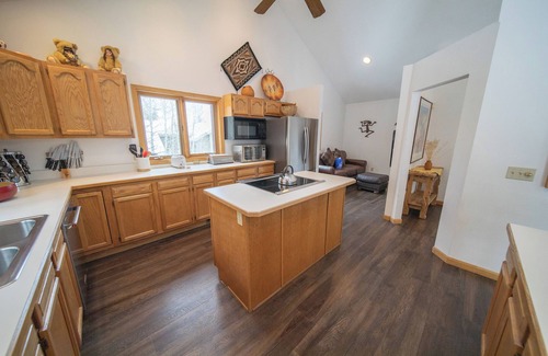 Keystone Casa | Bring the Dogs, Private hot tub, large deck