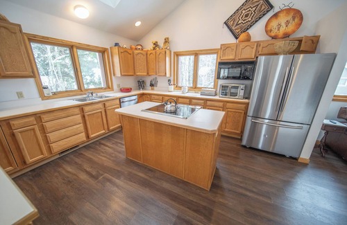 Keystone Casa | Bring the Dogs, Private hot tub, large deck