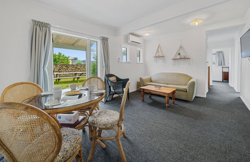 Himatangi Beach Casa | BRING THE WHOLE FAMILY - HIMATANGI BEACH HOLIDAY HOME in Himatangi Beach