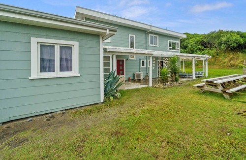 Himatangi Beach Casa | BRING THE WHOLE FAMILY - HIMATANGI BEACH HOLIDAY HOME in Himatangi Beach
