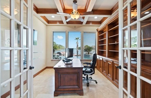 Montgomery Casa | Bring Your Boat! Luxe Lakefront ☀Pool☀Hot Tub☀Dock ☀ Close to Restaurants
