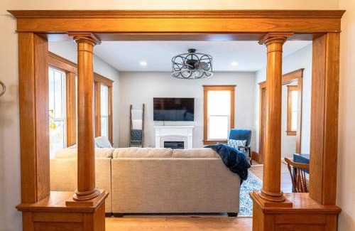 Cedar Falls Casa | Bring your crew, family, or friends - we have the rest