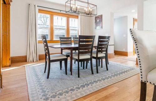 Cedar Falls Casa | Bring your crew, family, or friends - we have the rest