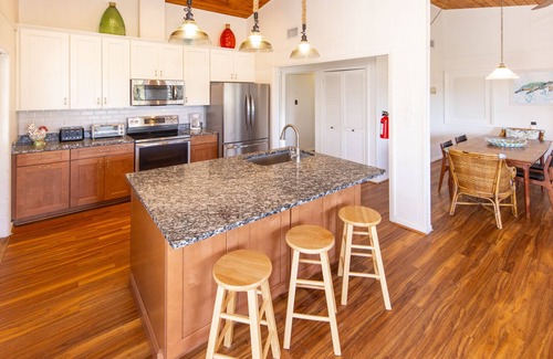 Sandbridge Casa | Bring your Pup! Charming Cottage steps from the Beach, Elevator!