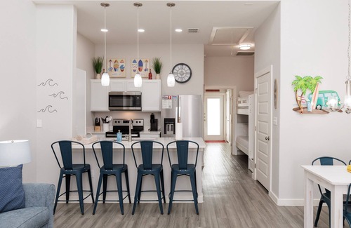Corpus Christi Casa | Bring Your Pups: Pet-Friendly Townhome Near the Surf and Sand