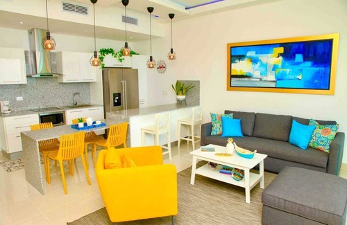 Juan Dolio - El Pueblo Apartamento | Brisa Marina☀️ Beach-Pools-Wifi-Gym- Games- Parking