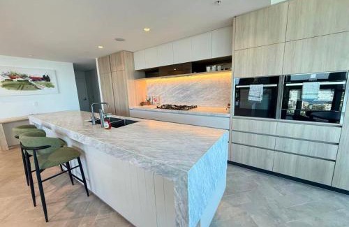 Brisbane Central Business District Apartamento | Brisbane City 3-Bedroom Luxurious Family Apartment Queens Wharf QWR50