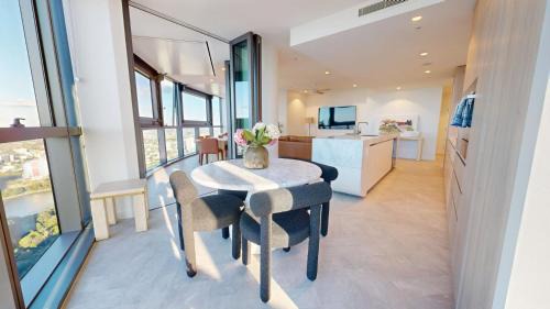 Brisbane Central Business District Apartamento | Brisbane City 3-Bedroom Luxurious Family Apartment Queens Wharf QWR50