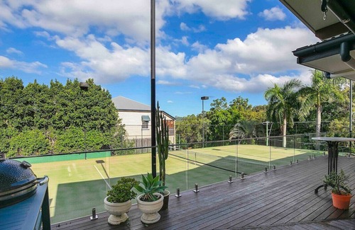 Tarragindi Casa | Brisbane Oasis+Spa tennis court