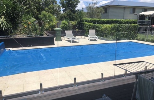 Rochedale South Casa | Brisbane Palm Springs - FAST WIFI - Resort style pool - Pet Friendly