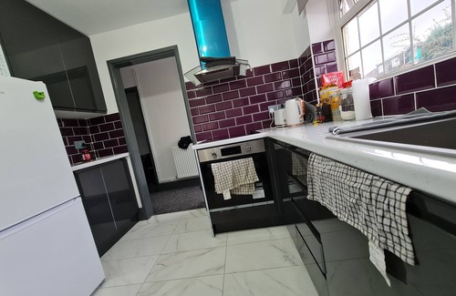 Hanham Casa | Bristol 2-bed Bungalow, Sleeps 4, Parking