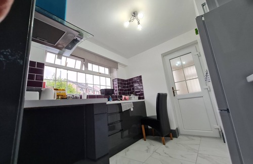 Hanham Casa | Bristol 2-bed Bungalow, Sleeps 4, Parking