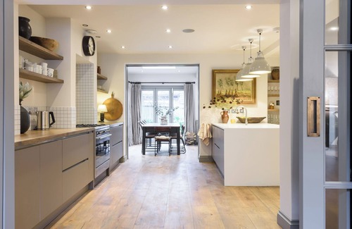Brighton Casa | Bristol Gardens - Luxury Home, 2 min from the Beach