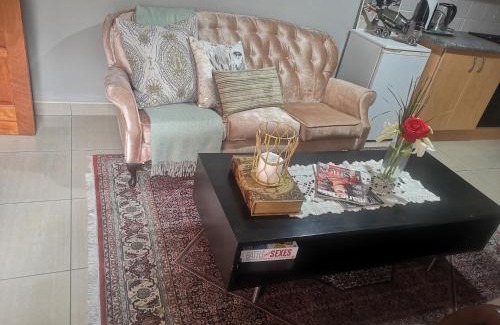 Greater Johannesburg Metropolitan Area Apartamento | Bristow Self Catering Unit with Back Up Power and Free Wi- Fi