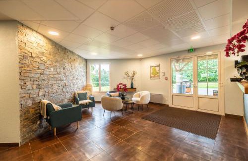 Saint-Yrieix-la-Perche Hotel | Brit Hotel Confort - La Tour Blanche