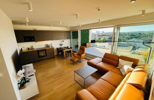 Brno-stred Apartamento | Brno City Center Apartment with parking and a big terrace