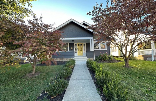 Meridian-Kessler Casa | Broad Ripple Urban Flower Farm Bungalow - Cozy 2BR Near Downtown Indianapolis